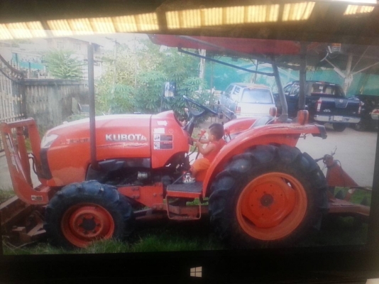 รถไถ 36 แรงปี  53 อุปกร 2 อย่าง   ซ. ม  2000   นิด ฯฯ   ราคาเบาฯ  240000   บาท ดูรถที อ.ปะคำ จ. บุริรัมย์  วันทูคอล 098 668-3479 dtac 094 283-9369 สิทธิ์ คับ