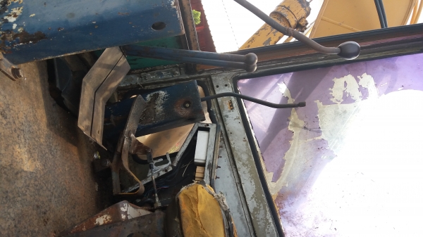 ขาย 315,000 รถครีบหมุนได้ KOMATSU pc 100-3 เครื่อง ISUZU 6 BB ดี ปั้มแรง เอวแน่น ช่วงล่างเต็ม ติดมือครีบหมุนได้พร้อมบุ้งกี้ รถสวยพร้อมใช้ รถอยู่ ชลบุรี 090-772-3710 090-772-3708