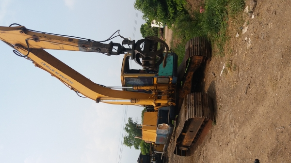 ขาย 315,000 รถครีบหมุนได้ KOMATSU pc 100-3 เครื่อง ISUZU 6 BB ดี ปั้มแรง เอวแน่น ช่วงล่างเต็ม ติดมือครีบหมุนได้พร้อมบุ้งกี้ รถสวยพร้อมใช้ รถอยู่ ชลบุรี 090-772-3710 090-772-3708