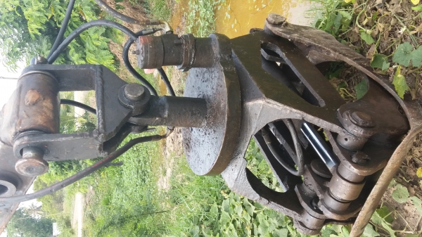 ขาย 315,000 รถครีบหมุนได้ KOMATSU pc 100-3 เครื่อง ISUZU 6 BB ดี ปั้มแรง เอวแน่น ช่วงล่างเต็ม ติดมือครีบหมุนได้พร้อมบุ้งกี้ รถสวยพร้อมใช้ รถอยู่ ชลบุรี 090-772-3710 090-772-3708