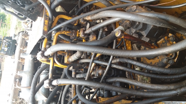 ขาย 315,000 รถครีบหมุนได้ KOMATSU pc 100-3 เครื่อง ISUZU 6 BB ดี ปั้มแรง เอวแน่น ช่วงล่างเต็ม ติดมือครีบหมุนได้พร้อมบุ้งกี้ รถสวยพร้อมใช้ รถอยู่ ชลบุรี 090-772-3710 090-772-3708