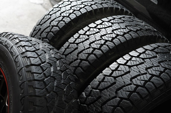 ล้อลายดุ Duel 17 x 9 พร้อมยาง AT ล้อลายดุ Duel 17 x 9 พร้อมยาง AT