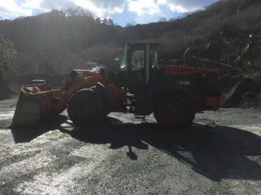 Hitachi ZW250 ปี 2011 นำเข้าจากญี่ปุ่น สภาพสวยพร้อมใช้ ราคาไม่แพง Hitachi ZW250 ปี 2011 นำเข้าจากญี่ปุ่น สภาพสวยพร้อมใช้ ราคาไม่แพง