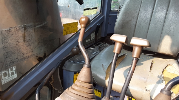 ขายรถคีบแม็คโคเล็ก EX55UR HITACHI เอกสารครบ ขายรถคีบแม็คโคเล็ก EX55UR HITACHI เอกสารครบ