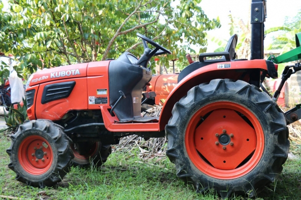 สามย่านแทรคเตอร์  ขายรถไถ KUBOTA B2420 รถพร้อมใช้งาน 602ชม. ทะเบียนพร้อมโอน ราคา 165,000  มีรถขนส่งบริการ ร้านสามย่านแทรคเตอร์ อ.แกลง จ.ระยอง 0897489639,0818618678,0899347475 https://www.facebook.com/DC-Tractor-Rayong-3071545327?/shop? id line=0897489639