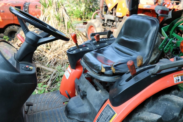 สามย่านแทรคเตอร์  ขายรถไถ KUBOTA B2420 รถพร้อมใช้งาน 602ชม. ทะเบียนพร้อมโอน ราคา 165,000  มีรถขนส่งบริการ ร้านสามย่านแทรคเตอร์ อ.แกลง จ.ระยอง 0897489639,0818618678,0899347475 https://www.facebook.com/DC-Tractor-Rayong-3071545327?/shop? id line=0897489639