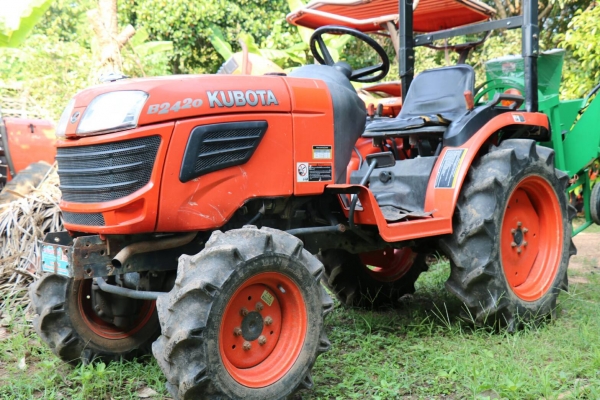 สามย่านแทรคเตอร์  ขายรถไถ KUBOTA B2420 รถพร้อมใช้งาน 602ชม. ทะเบียนพร้อมโอน ราคา 165,000  มีรถขนส่งบริการ ร้านสามย่านแทรคเตอร์ อ.แกลง จ.ระยอง 0897489639,0818618678,0899347475 https://www.facebook.com/DC-Tractor-Rayong-3071545327?/shop? id line=0897489639