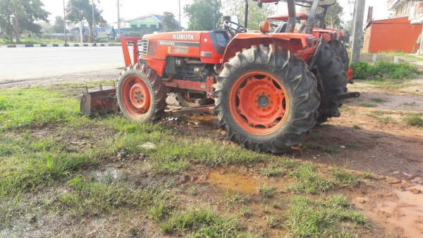 ขายรถไถ Kubota M5000 สภาพดีสวยๆๆพร้อมใช้ครับ รุ่นนี้ถือว่าคุ้มมากกับราคานี้ครับ มีอุปกรณ์พร้อม2 ชิ้นมี ใบมีดดันดิน และผานพรวนมีเล่มพร้อมโอนครับ ขายรถไถ Kubota M5000 สภาพดีสวยๆๆพร้อมใช้ครับ รุ่นนี้ถือว่าคุ้มมากกับราคานี้ครับ มีอุปกรณ์พร้อม2 ชิ้นมี ใบมีดดันดิน และผานพรวนมีเล่มพร้อมโอนครับ