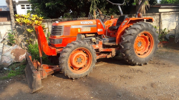 ขายรถไถ Kubota M5000 สภาพดีสวยๆๆพร้อมใช้ครับ รุ่นนี้ถือว่าคุ้มมากกับราคานี้ครับ มีอุปกรณ์พร้อม2 ชิ้นมี ใบมีดดันดิน และผานพรวนมีเล่มพร้อมโอนครับ ขายรถไถ Kubota M5000 สภาพดีสวยๆๆพร้อมใช้ครับ รุ่นนี้ถือว่าคุ้มมากกับราคานี้ครับ มีอุปกรณ์พร้อม2 ชิ้นมี ใบมีดดันดิน และผานพรวนมีเล่มพร้อมโอนครับ