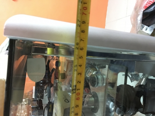 ตู้โชว์กระจก โชว์อะหลั่ย 4 ชั้น มีไฟนีออน ล้อเลื่อนได้ กุญแจล็อค