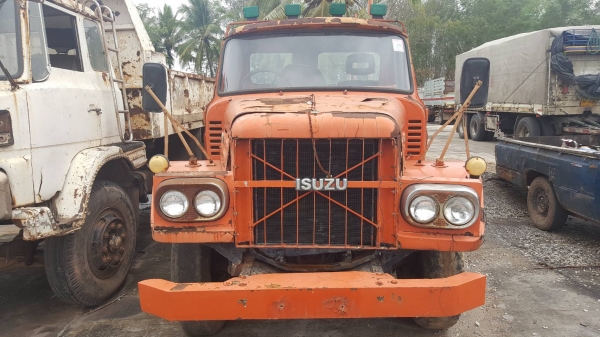 ขาย 6 ล้อ ISUZU หัวยาว ไม่มีกระบอกดั้ม เครื่องเดิม TX คัสซีสวย ทะเบียนพร้อมโอนครับ