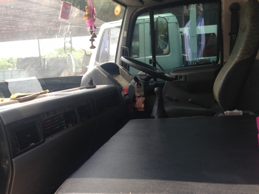 ขายด่วน 6 ล้อ  HINO FC4J  135 แรง สภาพสวย