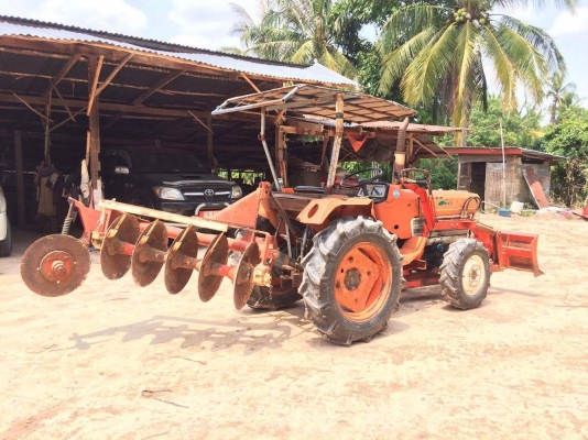 ขายรถไถคูโบต้า ข้างขาว L2002DT 4WD เพลากลาง เครื่อง 3สูบ อุปกรณ์ดันหน้า+หาง5  LCS พร้อมใช้