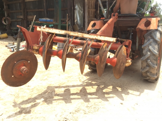 ขายรถไถคูโบต้า ข้างขาว L2002DT 4WD เพลากลาง เครื่อง 3สูบ อุปกรณ์ดันหน้า+หาง5  LCS พร้อมใช้