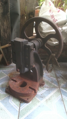 พวงมาลัย ปั้มงาน ตัดงานเล็กๆ พวงมาลัย ปั้มงาน ตัดงานเล็กๆ