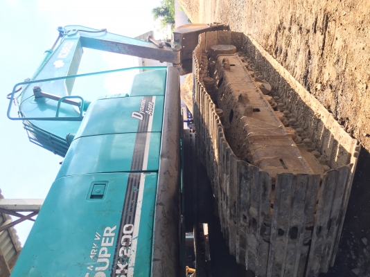 Kobelco sk 200-6 YN 09super เช็ดรั่วซึมหมด รถสภาพพร้อมใช้งาน แอร์เย็น สนใจติดต่อได้ที่ 0802719535 คุณเบียร์