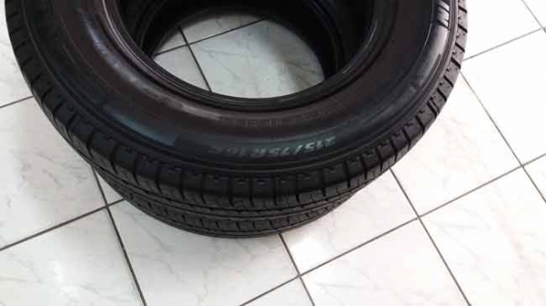 ขายยาง Michelin 215/70R16C รุ่น Aguis ถอดจากป้ายแดง มี 4 เส้น