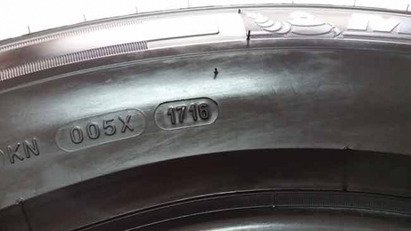 ขายยาง Michelin 215/70R16C รุ่น Aguis ถอดจากป้ายแดง มี 4 เส้น
