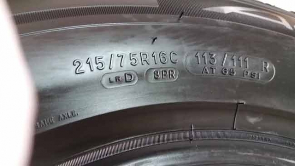ขายยาง Michelin 215/70R16C รุ่น Aguis ถอดจากป้ายแดง มี 4 เส้น