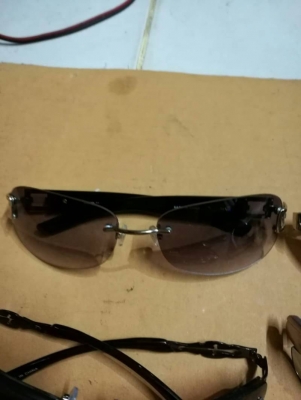 6 อัน 550 บ. กทม.ส่งฟรี 083-2000058  LINE ID: line832923 แว่นตากันแดด 6 อัน มีทั้งหญิงและชาย ทรงเรียบๆและทรงสปอตแต่ละแบบไม่ซ้ำกัน
