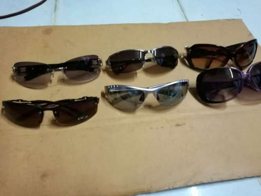 6 อัน 550 บ. กทม.ส่งฟรี 083-2000058  LINE ID: line832923 แว่นตากันแดด 6 อัน มีทั้งหญิงและชาย ทรงเรียบๆและทรงสปอตแต่ละแบบไม่ซ้ำกัน