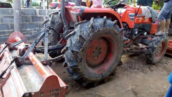 ขายรถไถนาคูโบต้าL47สภาพสวยอุปกรณ์ครบราคา390000บาทด่วน