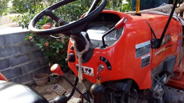 ขายรถไถนาคูโบต้าL47สภาพสวยอุปกรณ์ครบราคา390000บาทด่วน