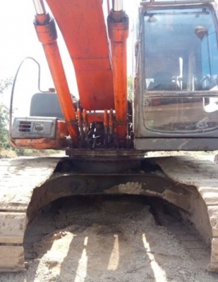 ขาย!! >>> Hiatchi Ex200 รุ่น 5 รถใช้งานอยู่ <<< เบอร์ติดต่อ 098-7155789
