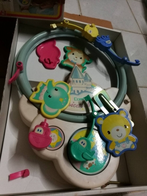 300 บ. ส่งฟรี 083-2000058  LINE ID: line832923 โมบายจากญี่ปุ่นมีเสียงเพลงบรรเลงแบบต่างๆ อัดเสียงที่ต้องการเพื่อมาเปิดให้ลูกน้อยฟังได้ หมุนเหมือนชั่งช้าสรรคได้( ระบบมือหมุนให้เด็กฝึกหัดใช้ระบบกล้ามเนื้อ)