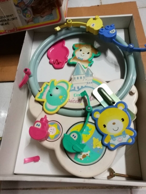 300 บ. ส่งฟรี 083-2000058  LINE ID: line832923 โมบายจากญี่ปุ่นมีเสียงเพลงบรรเลงแบบต่างๆ อัดเสียงที่ต้องการเพื่อมาเปิดให้ลูกน้อยฟังได้ หมุนเหมือนชั่งช้าสรรคได้( ระบบมือหมุนให้เด็กฝึกหัดใช้ระบบกล้ามเนื้อ)