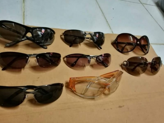 8 อัน 650 บ. กทม.ส่งฟรี 083-2000058  LINE ID: line832923 แว่นตากันแดด 8 อัน มีทั้งหญิงและชาย ทรงเรียบๆและทรงสปอตแต่ละแบบไม่ซ้ำกัน