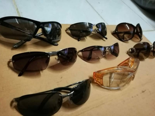 8 อัน 650 บ. กทม.ส่งฟรี 083-2000058  LINE ID: line832923 แว่นตากันแดด 8 อัน มีทั้งหญิงและชาย ทรงเรียบๆและทรงสปอตแต่ละแบบไม่ซ้ำกัน