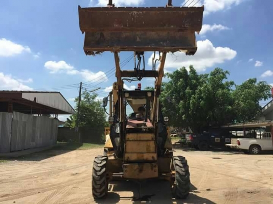 ขาย 395,000 รถตักหน้าขุดหลัง CAT 428-B ระบบขับเคลื่อน 2 เพลา โฟร์วิน สภาพรถสวย พร้อมใช้ ปุ้งกี้ปิดเปิดได้ มีระบบใช้งานแบบรถโฟร์คลิปได้ด้วย ยางพร้อมใช้ มูมหลังสไลน์ได้ เอกสารเล่มทะเบียน  รถอยู่  กรุงเทพ 090-772-3710 090-772-3708