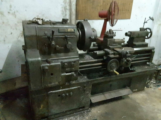 ขายเครื่องกลึงแยม6ฟุตหนัก3เพลามีเบรคราคาเบาๆครับ