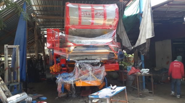 ท่านที่รอ เรายังจะมีรถที่จะนำเข้ามาเก็บงานอีก 3 คันครับ พร้อมช่วงไหนก็รับได้ครับ ศักดิ์พัฒนา 10  ht  hino ho7d +TORBO ~225  แรง ปั้มไดกิ้น แขนปล่อยมอร์เตอร์