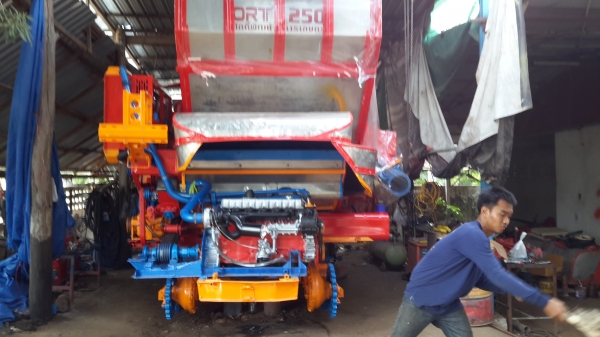 ท่านที่รอ เรายังจะมีรถที่จะนำเข้ามาเก็บงานอีก 3 คันครับ พร้อมช่วงไหนก็รับได้ครับ ศักดิ์พัฒนา 10  ht  hino ho7d +TORBO ~225  แรง ปั้มไดกิ้น แขนปล่อยมอร์เตอร์