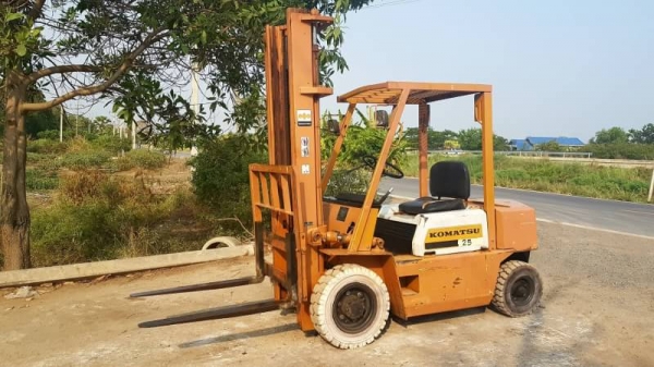 ขายด่วนรถยกKOMATSU FG25-10ยก2.5ตันยกสูง4เมตรเกียรออโต้รถนอกเพิ่งนำเข้ามายังไม่เคยใช้งานในเมืองไทยเลย