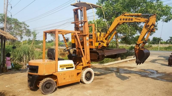 ขายด่วนรถยกKOMATSU FG25-10ยก2.5ตันยกสูง4เมตรเกียรออโต้รถนอกเพิ่งนำเข้ามายังไม่เคยใช้งานในเมืองไทยเลย