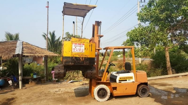 ขายด่วนรถยกKOMATSU FG25-10ยก2.5ตันยกสูง4เมตรเกียรออโต้รถนอกเพิ่งนำเข้ามายังไม่เคยใช้งานในเมืองไทยเลย