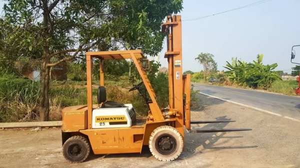 ขายด่วนรถยกKOMATSU FG25-10ยก2.5ตันยกสูง4เมตรเกียรออโต้รถนอกเพิ่งนำเข้ามายังไม่เคยใช้งานในเมืองไทยเลย