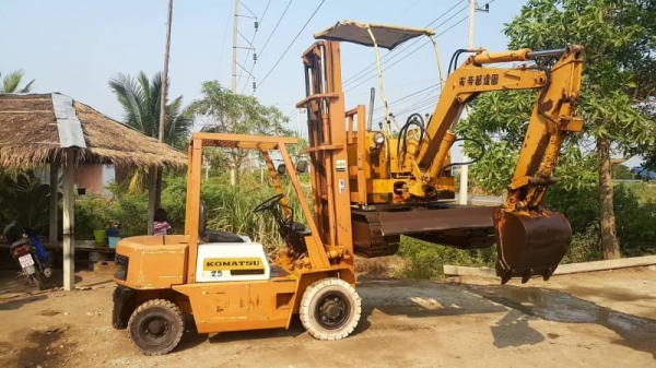 ขายด่วนรถยกKOMATSU FG25-10ยก2.5ตันยกสูง4เมตรเกียรออโต้รถนอกเพิ่งนำเข้ามายังไม่เคยใช้งานในเมืองไทยเลย