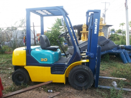 รถฟอร์คลิฟต์ KOMATSU รุ่น 12 ขนาด 2 ตัน เสาสูง 3  เมตรเครื่องดีเซล  (ซื้อขายตามสภาพ)