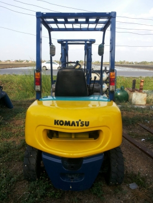 รถฟอร์คลิฟต์ KOMATSU รุ่น 12 ขนาด 2 ตัน เสาสูง 3  เมตรเครื่องดีเซล  (ซื้อขายตามสภาพ)