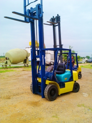 รถฟอร์คลิฟต์ KOMATSU รุ่น 12 ขนาด 2 ตัน เสาสูง 3  เมตรเครื่องดีเซล  (ซื้อขายตามสภาพ)