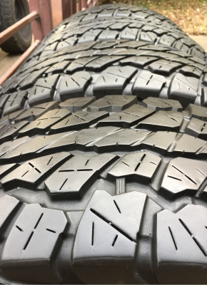 ยาง All Dunlop 31 10.5 R15 ปลายปี15 ดอกเต็ม ไม่มีปะ เนื้อนิ่มๆ ใช้ยาว ราคาไม่แพง