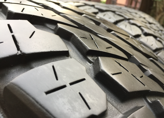 ยาง All Dunlop 31 10.5 R15 ปลายปี15 ดอกเต็ม ไม่มีปะ เนื้อนิ่มๆ ใช้ยาว ราคาไม่แพง