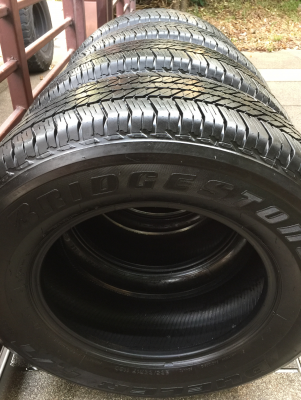 ยาง Bridgestone 265 65 17 ปี15 ดอกเต็ม ไม่มีปะ เนื้อนิ่มๆ ใช้ยาว ราคาไม่แพง