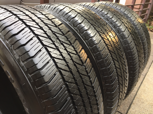 ยาง Bridgestone 265 65 17 ปี15 ดอกเต็ม ไม่มีปะ เนื้อนิ่มๆ ใช้ยาว ราคาไม่แพง