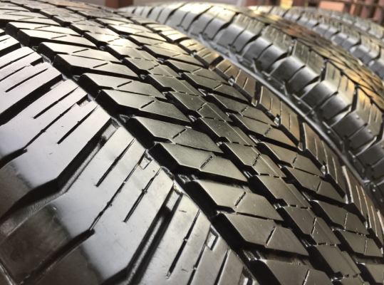 ยาง Bridgestone 265 65 17 ปี15 ดอกเต็ม ไม่มีปะ เนื้อนิ่มๆ ใช้ยาว ราคาไม่แพง