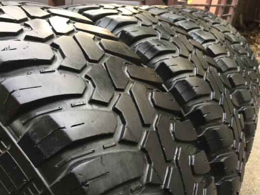 ยาง Mud Deestone 285 75 16 กลางปี12 ไม่มีปะ พร้อมใช้งาน ราคาไม่แพง ยาง Mud Deestone 285 75 16 กลางปี12 ไม่มีปะ พร้อมใช้งาน ราคาไม่แพง